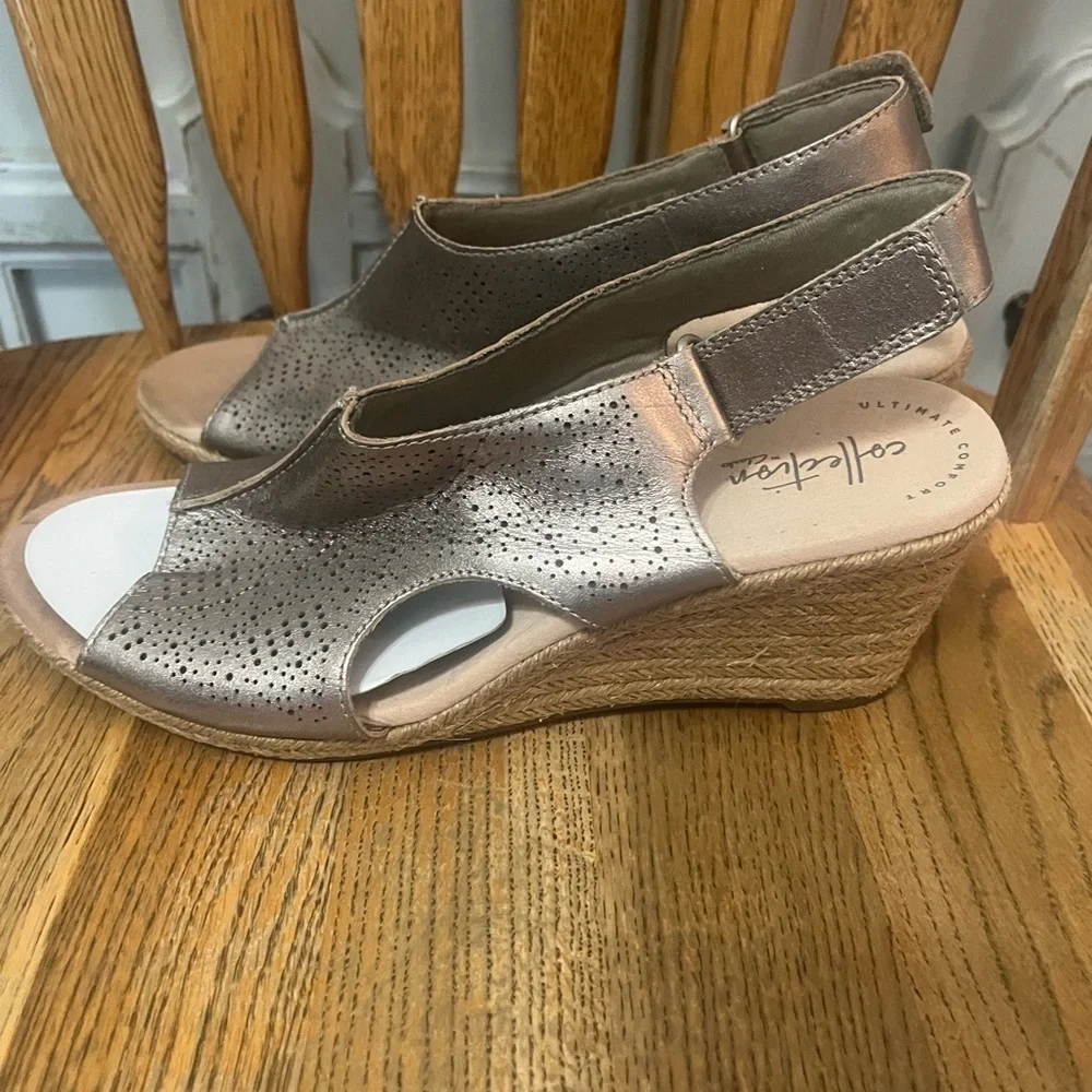 Clarks metallic Wedge Sandals with Perforated Design- size 9 1/2 NWT πΈ - Picture 4 of 9